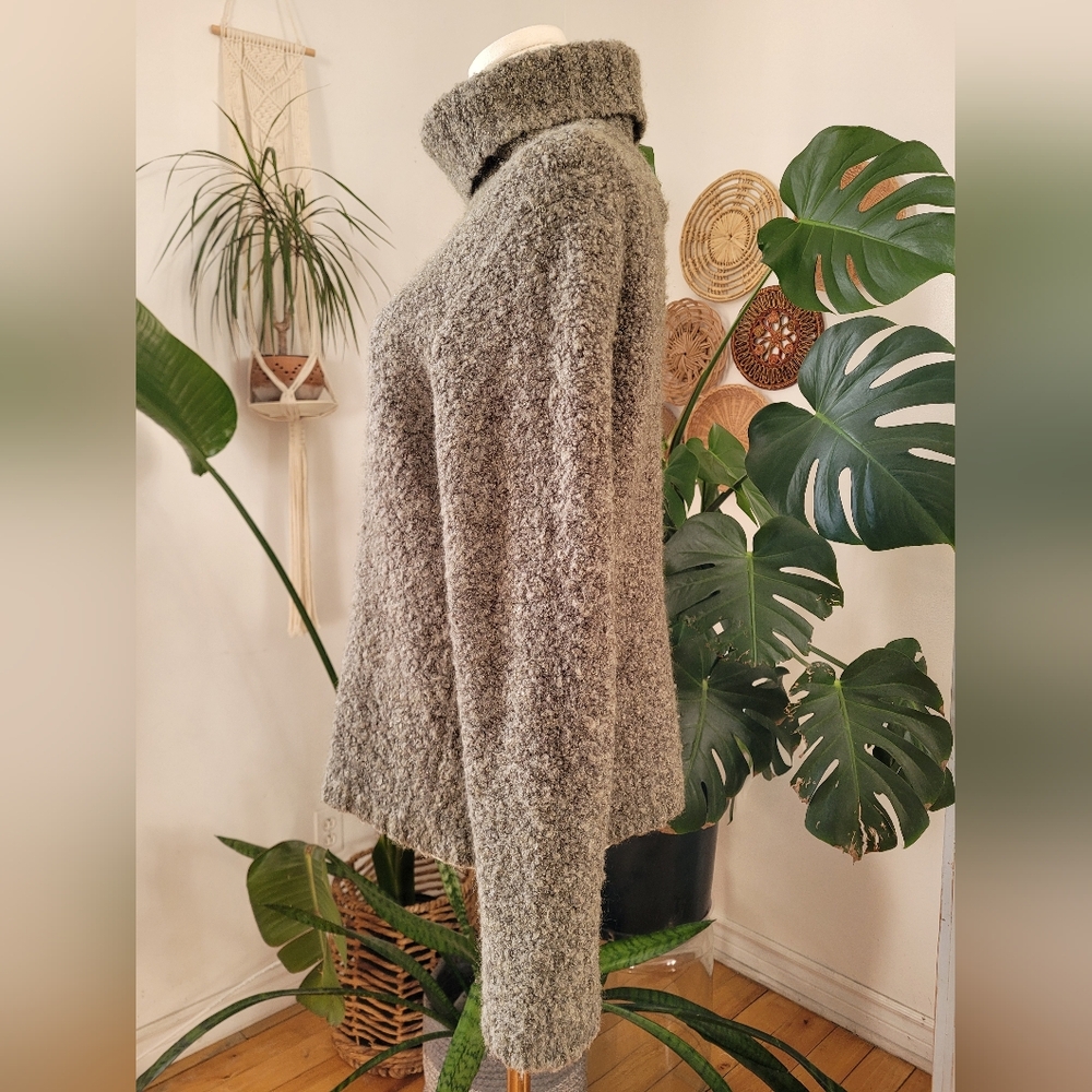 Elegant Green Mohair Blend Turtleneck Sweater - Picture 3 of 6